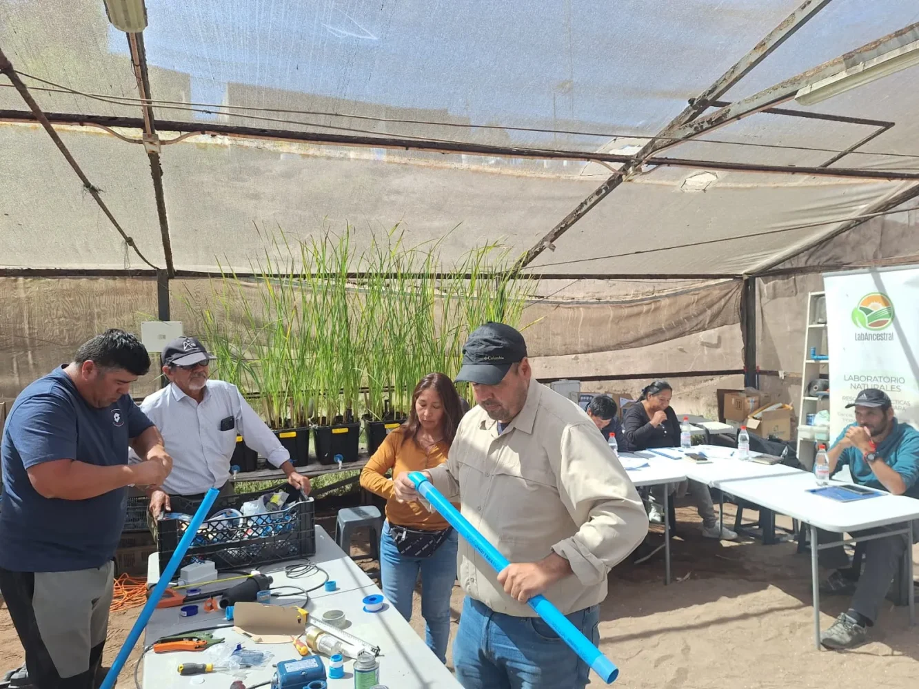 LabAncestral capacita a agricultores del Tamarugal en riego automatizado